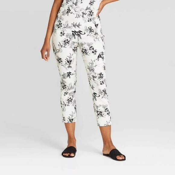 Who What Wear Pants - NWT Cropped Print Pants